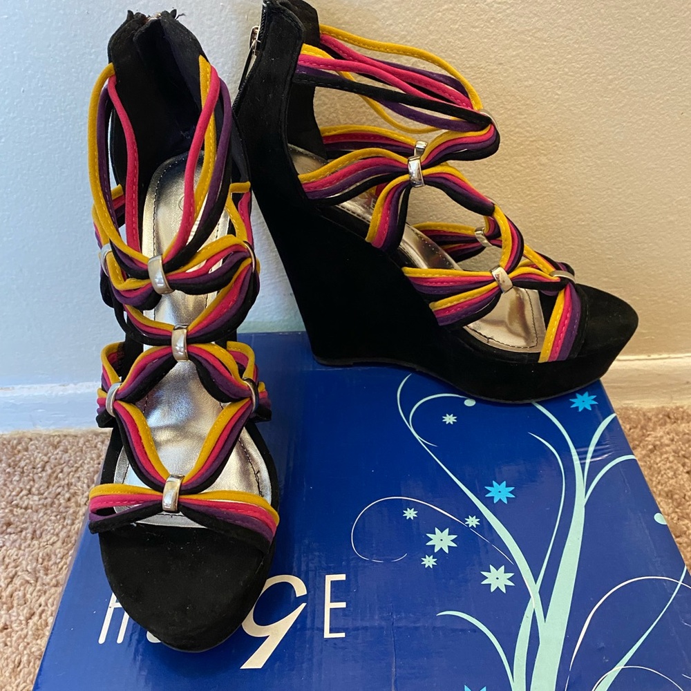 Multi Colored Strappy Blk Wedges NIB with Silver accents & back zipper - Picture 10 of 11